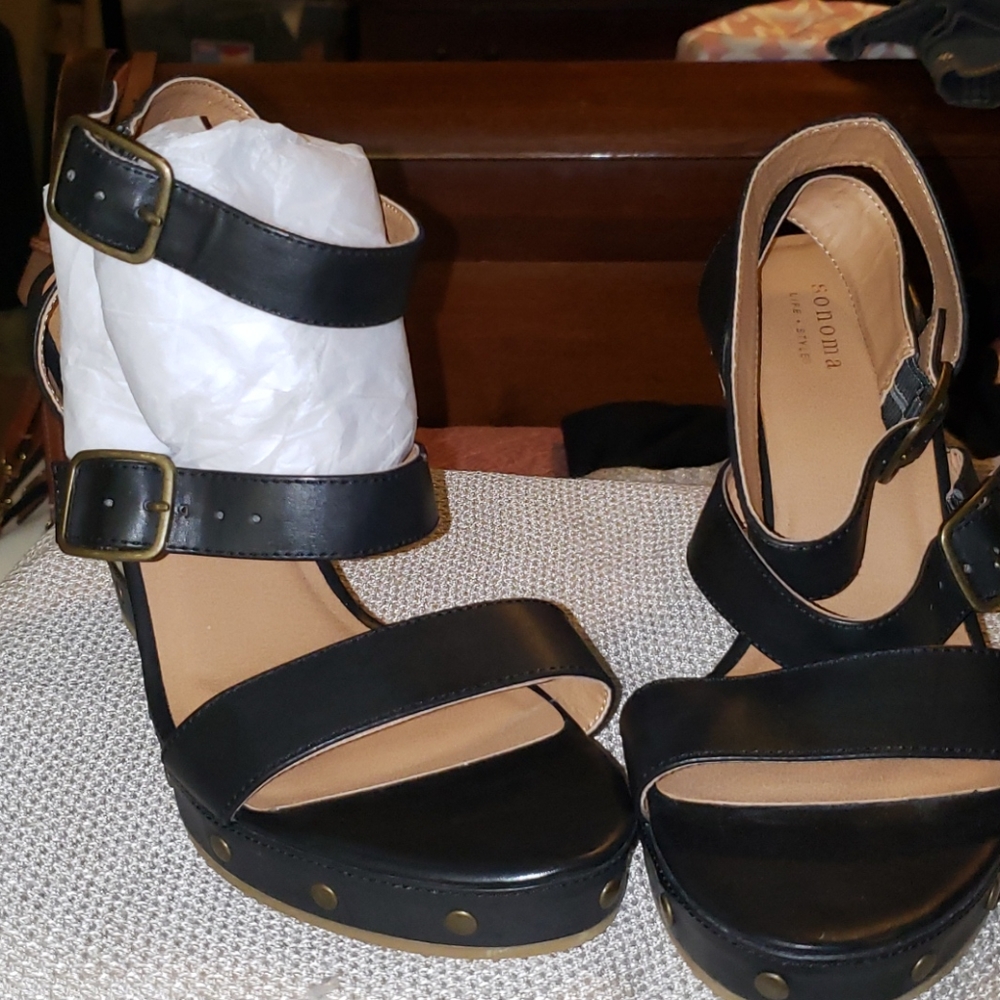 Sonoma black strappy Wedges size 9